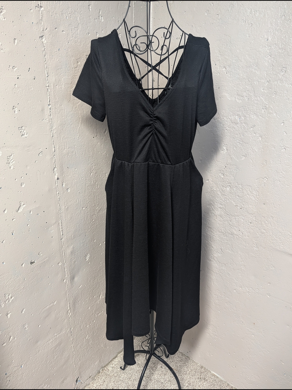 Torrid Black Criss Cross Ruched Fit & Flare Dress Waffle Knit With Pockets